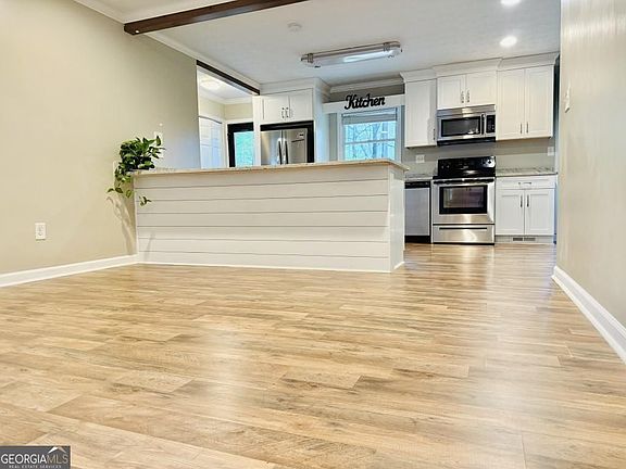 3rd image of 105 Tall Tree Rd