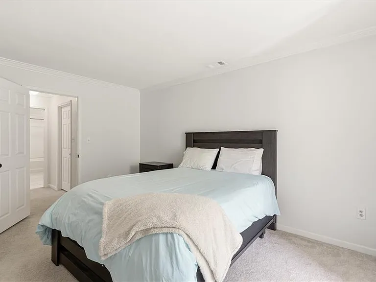 24307 Plantation Dr NE — Photo 19