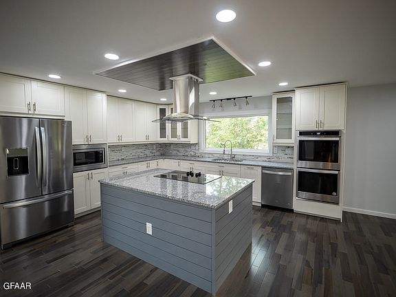 5th image of 401 34th St NE