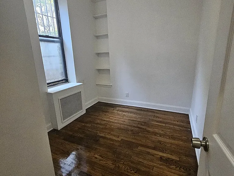 520 E 12th St #1E — Photo 3