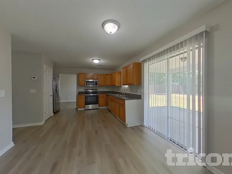 2108 Wilkinson Dr — Photo 2