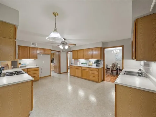 609 Main St, East Lynne, MO 64743