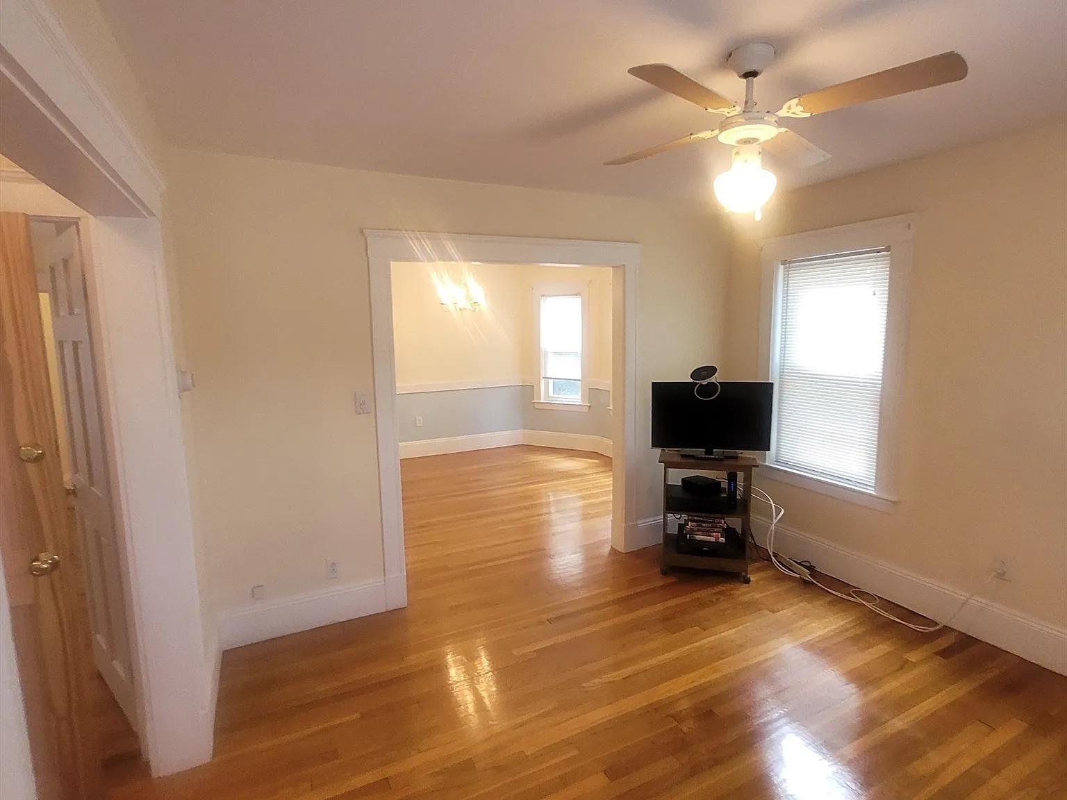 2 bed, 850 sqft, $2,400 — Photo 3