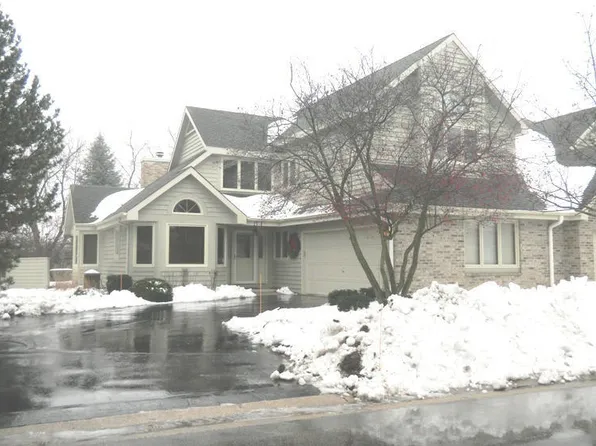 N21W24113 Dorchester Dr, Pewaukee, WI 53072