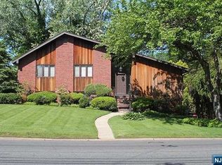 1578 River Rd, Teaneck, NJ 07666