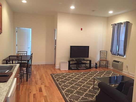 3rd image of 527 S 42nd St APT 2D