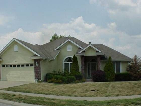 1st image of 624 SW Lakeview Dr