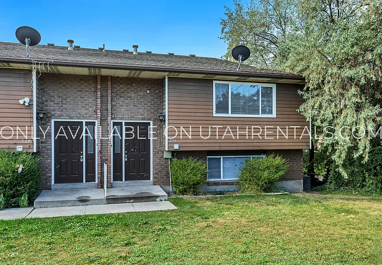 234 W Foxbridge Dr — Photo 1
