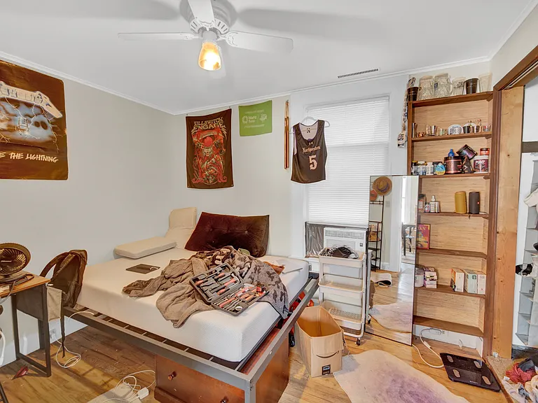 919 Foster St — Photo 16