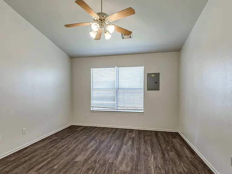 1640 High Cir — Photo 8