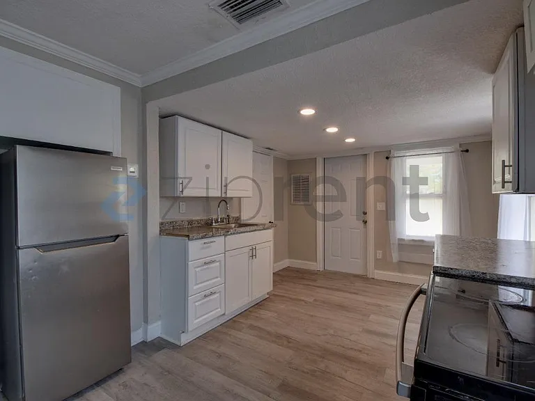 914 23rd St W #B — Photo 11