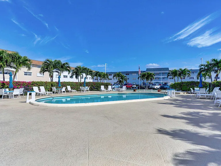 100 Shore Ct #210 — Photo 49