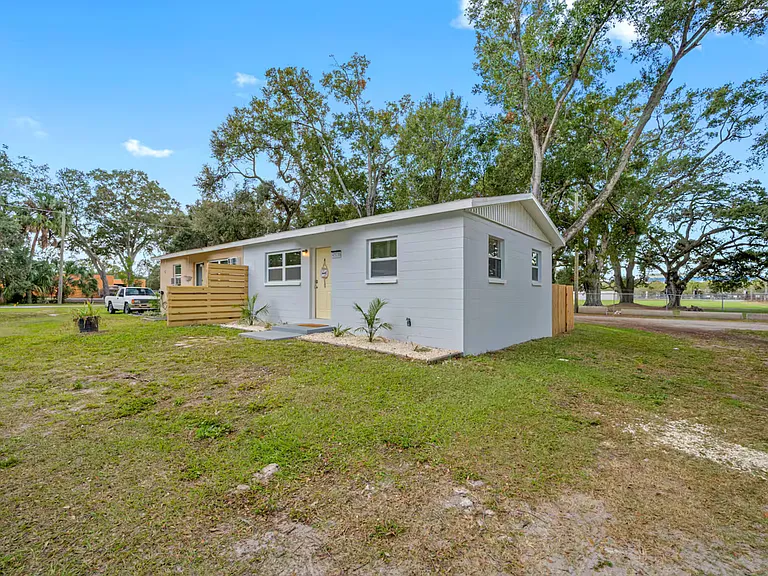 4313 W Woodlawn Ave — Photo 33