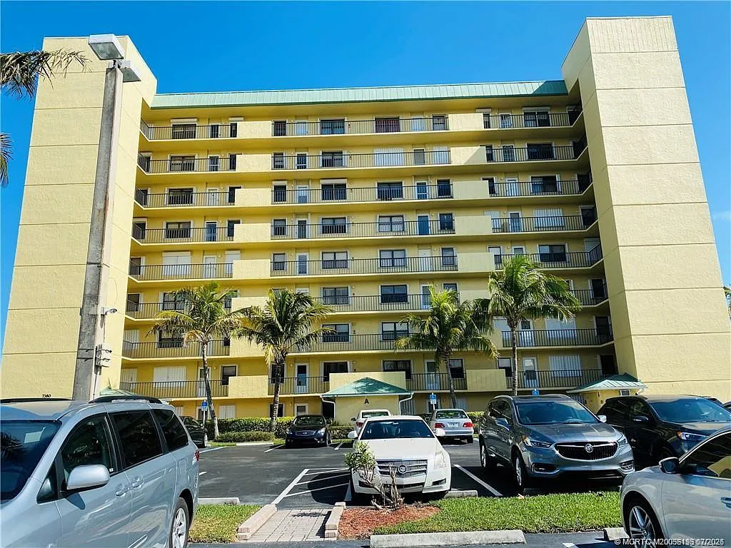2 bed, 2.0 bath, 1044 sqft, $2,400 — Photo 3