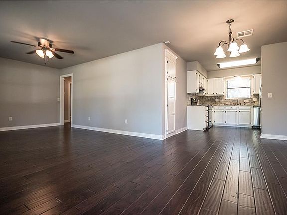 3rd image of 906 SE 11th St