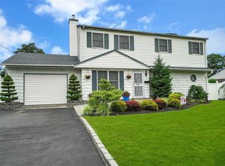 2703 Connecticut Ave, Medford, NY 11763