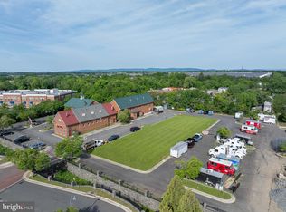 43140 Town Hall Plz, Chantilly, VA 20152