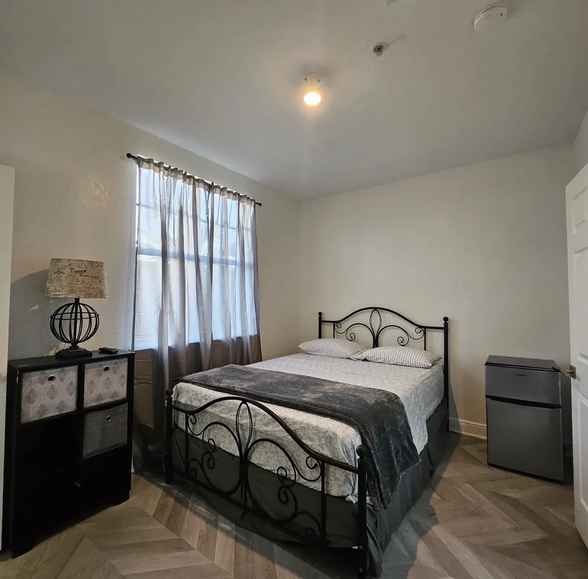 1 bed, 2020 sqft, $1,400 — Photo 1