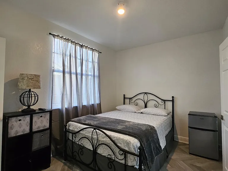 2182 SW 100th Ter — Photo 1