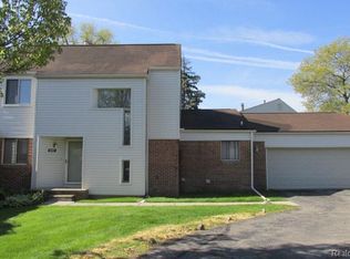 5317 Fairway Ln, West Bloomfield, MI 48323
