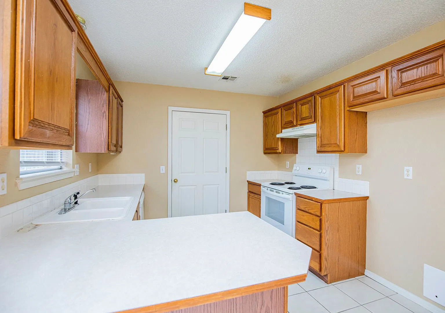809 Jon Drive — Photo 3