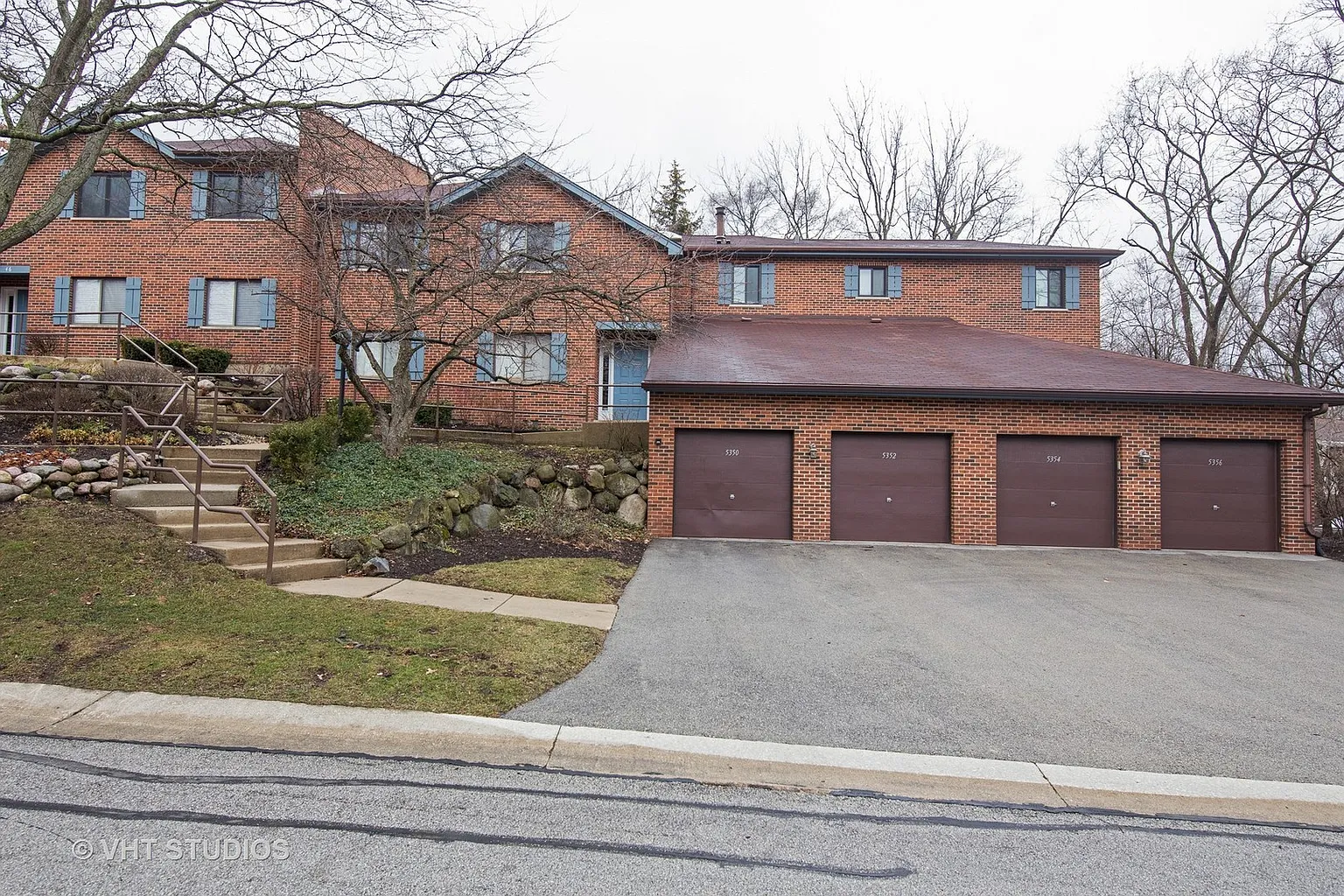5354 Newport Dr photo 1