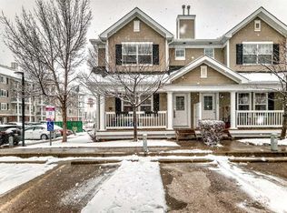 32 S Country Village Ln NE, Calgary, AB T3K 0E7