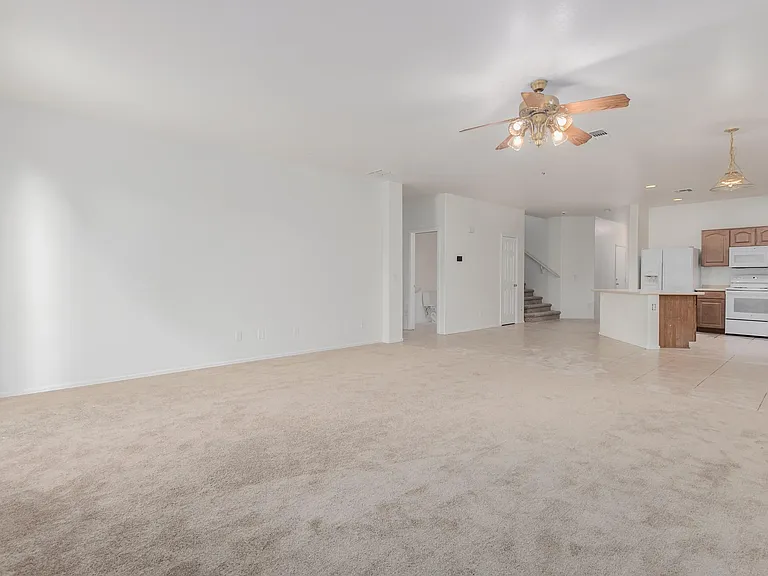 3209 W Saint Catherine Ave — Photo 5