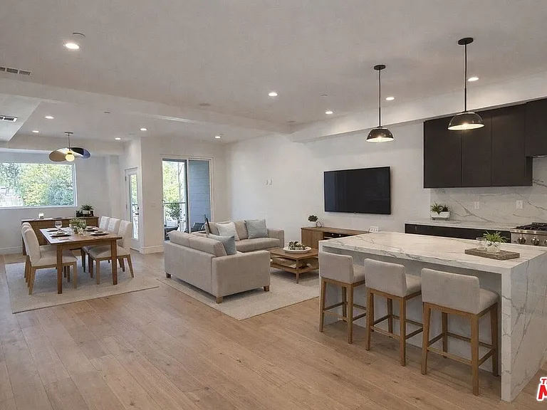6847 N Figueroa St — Photo 3