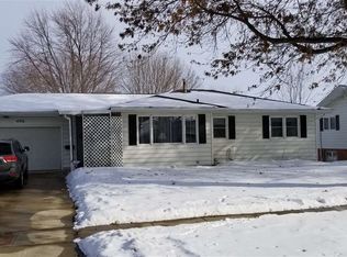 406 N Johnson St, Parkersburg, IA 50665