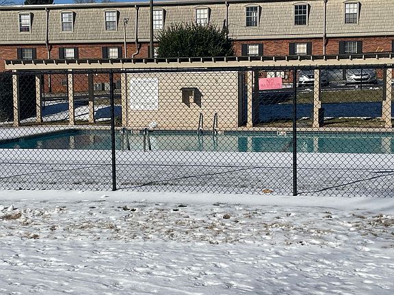 3rd image of 3824 E Country Club Rd