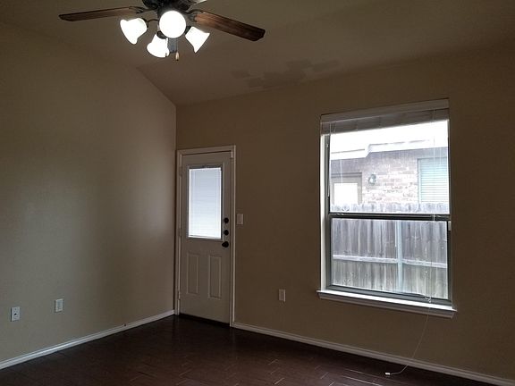 5th image of 1031 Brown Rock Dr #1
