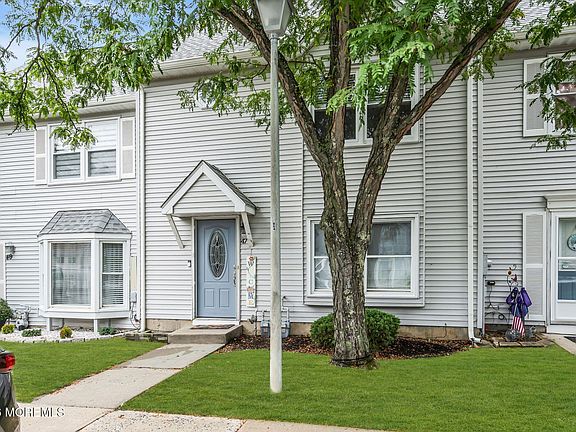2nd image of 47 Colonial Court #121
