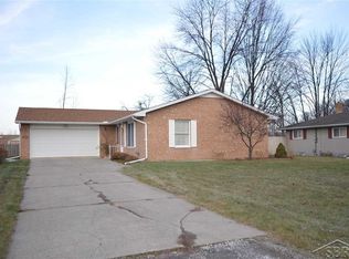 3916 N Hartford Dr, Saginaw, MI 48603