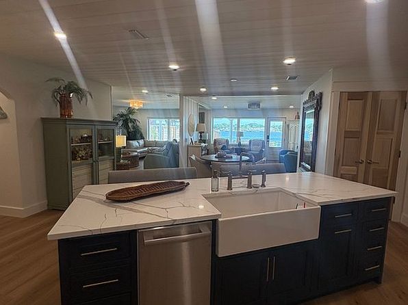 622 Pelican Dr