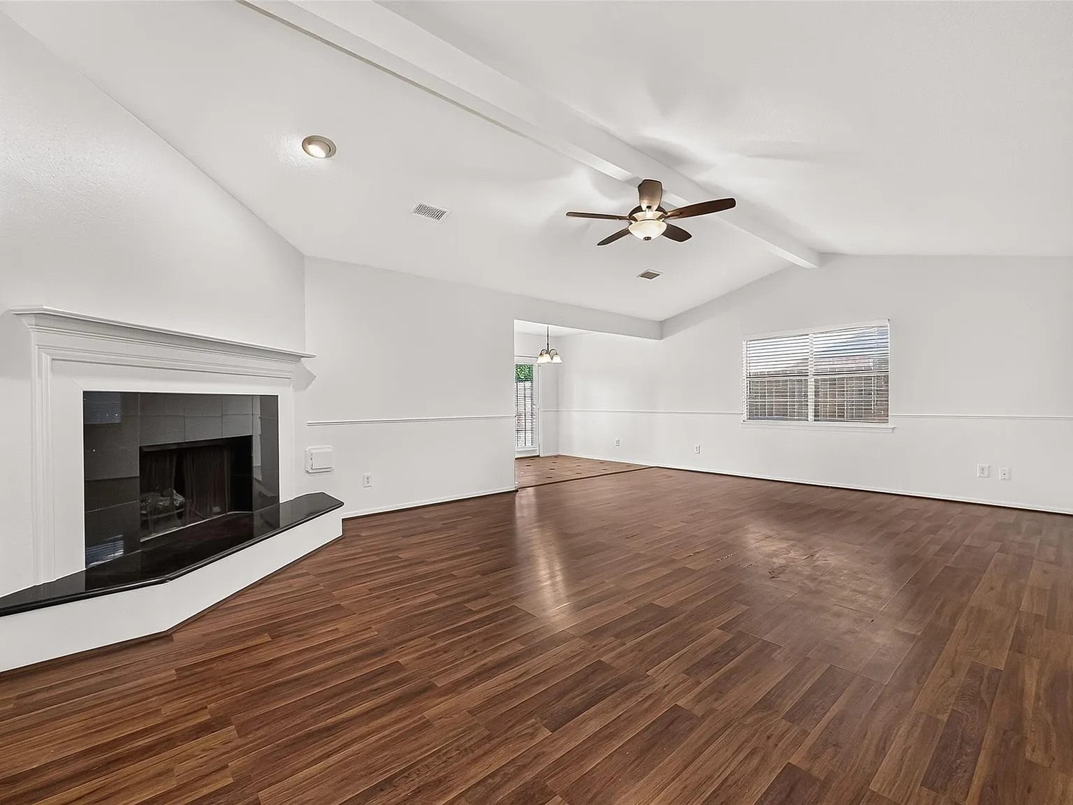 3 bed, 2.0 bath, 1480 sqft, $1,900 — Photo 2