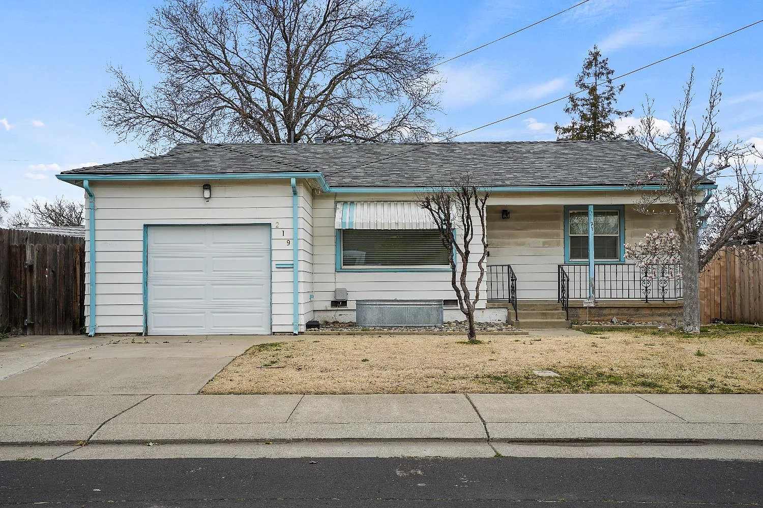 219 E Fulton St photo 1