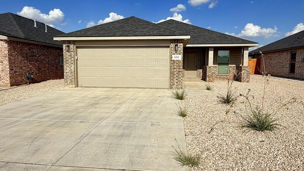 3 bed, 2.0 bath, 1362 sqft, $2,500 — Photo 2