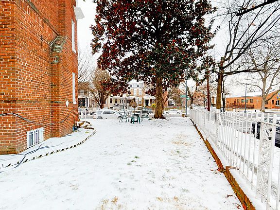 5th image of 4023 Illinois Ave NW