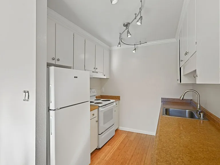 100 Devon Avenue — Photo 32