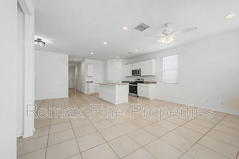 4 bed, 2.0 bath, 1697 sqft, $2,000 — Photo 4