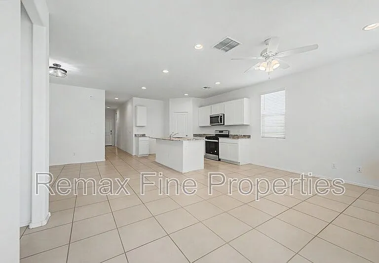 15543 W Desert Hollow Dr — Photo 4