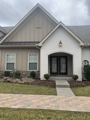 1st image of 226 Glennister Ct