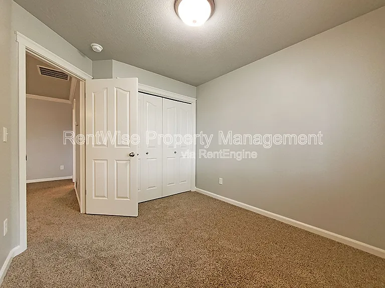 575 W Elias St — Photo 4