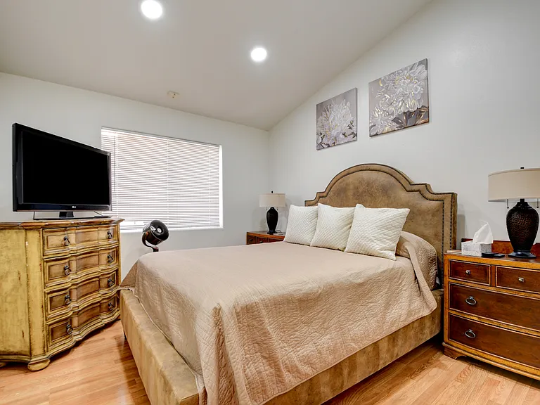 7365 Tamarind Ave — Photo 14