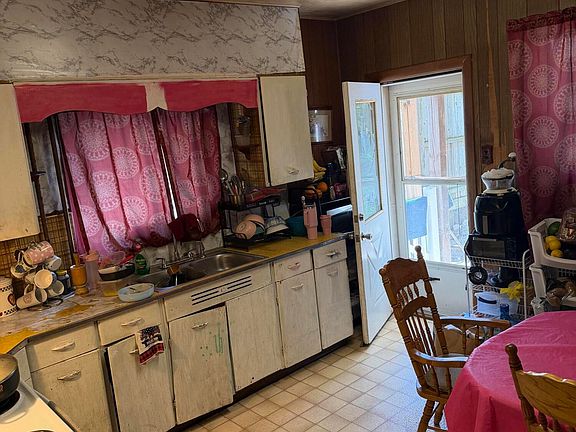 5th image of 626 N James St
