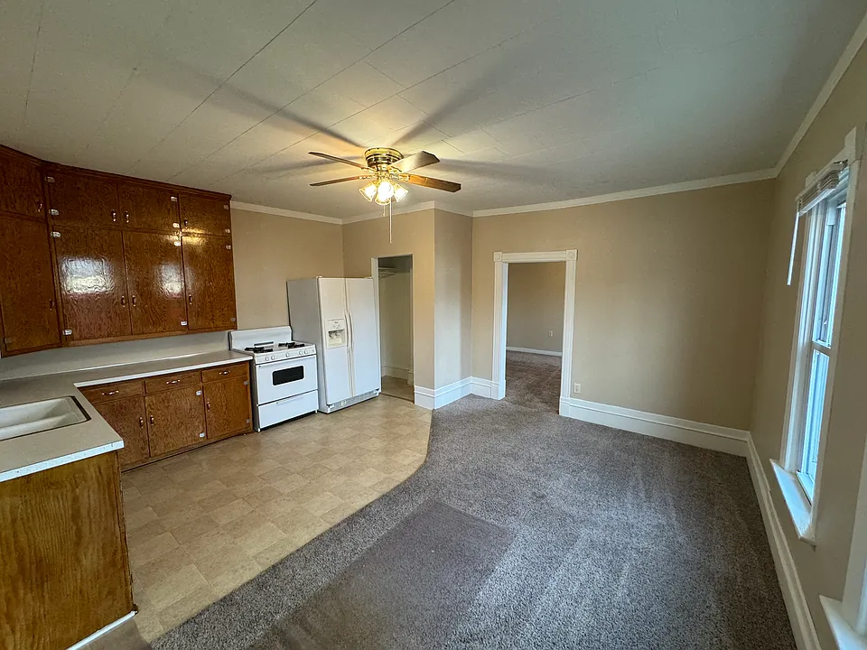 81 Linden Ave W #1
