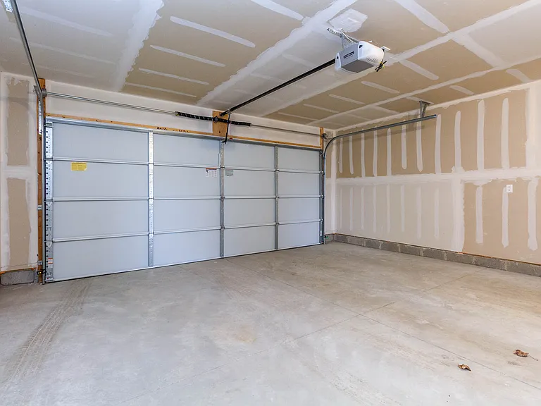 3035 Hydrangea Ln — Photo 28
