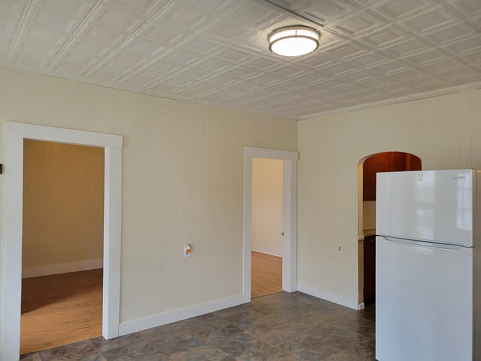 4 Lessard St
