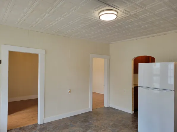 4 Lessard St, Nashua, NH 03064